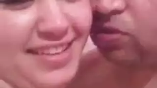 ميلف بلدي ومربربة بتقلع الكلوت وتلعب في طيزها