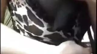 بيلعب ف كسها وسخنها وفتحها مصريه