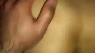 الفتيات قرنية تأكل كس في بوف.