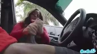 بز يطلع وهي توطي