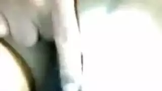 عذرية تأخذها قضيب رجل متزوج بواسطة ساقين مثيرتين في جوارب شفافة