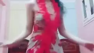 رقصة غرفة نوم شهوانية تؤدي إلى جماع من الخلف