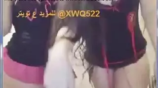 حفلة سحاق عربية: صفع مؤخرة ومتعة قضيب مزدوج