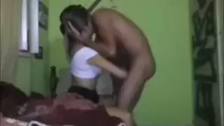 زوجان هواة قرنية يمارسان الجنس على الكاميرا