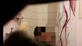 جسم روعة وعسل لمزيونة عربية فرسة في الحمام تاخذ شاور