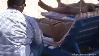 فتاة اجنبية تمارس السكس العلني على شاطئ شرم الشيخ