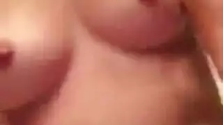 اديبوي اليابانية وحيدا يمارس الجنس مع الديك ضخمة