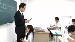 تلميذة جاف يعاقبها المعلم